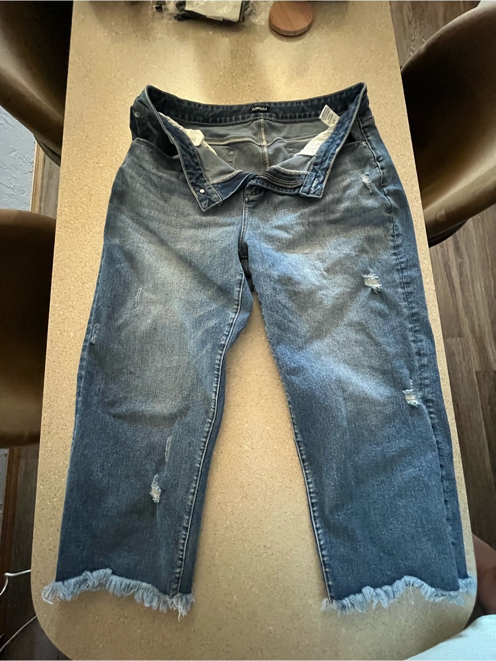 Cropped Distressed Women’s Jeans in Medium Blue